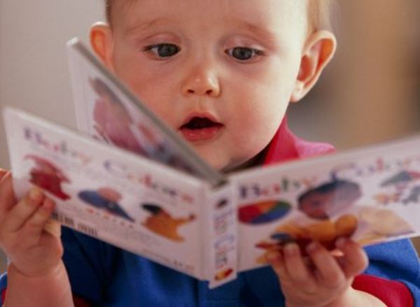 Cómo leer cuentos a los niños menores de 1 año - Aprender Juntos